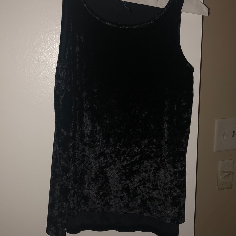 Adorable black velour top